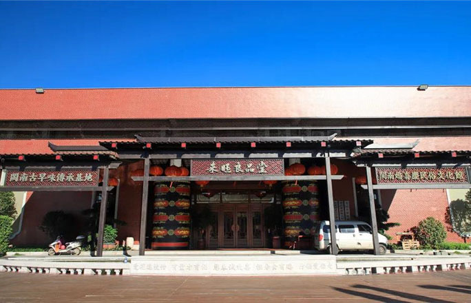 碧瓦朱甍，醉美閩南印象，來(lái)旺良品堂文化館銅門(mén)！
