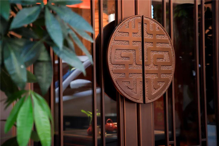 碧瓦朱甍，醉美閩南印象，來(lái)旺良品堂文化館銅門(mén)！