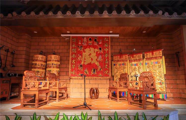 碧瓦朱甍，醉美閩南印象，來(lái)旺良品堂文化館銅門(mén)！