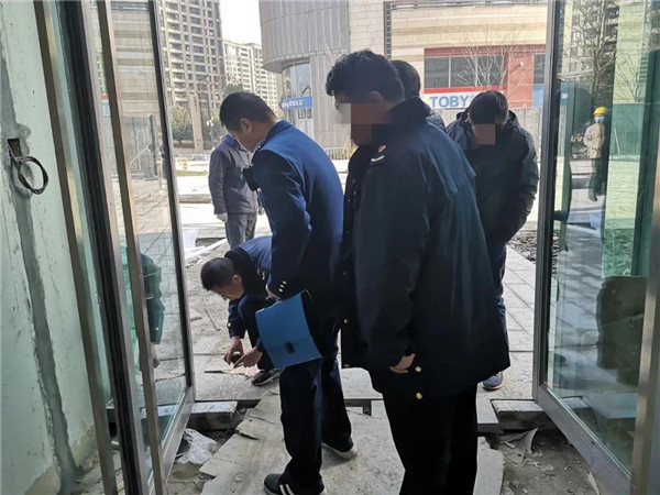 假冒多瑪凱拔地彈簧拉手，沒(méi)收罰款，保障用戶(hù)通行安全