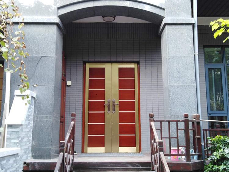 西安曲江華僑城108坊別墅入戶銅門，金碧輝煌純銅門