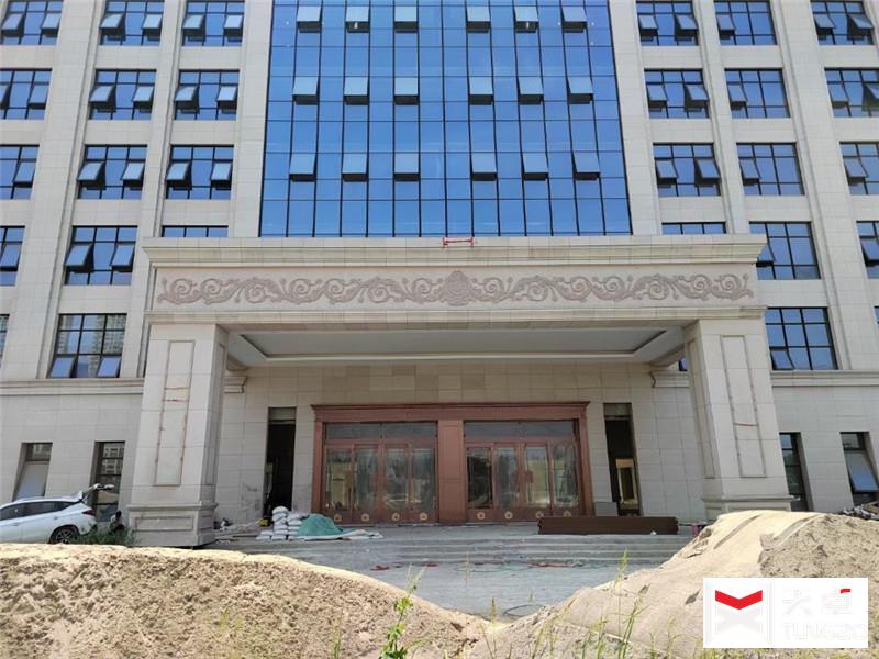 陜西科隆新材企業(yè)辦公樓銅門、自動(dòng)門