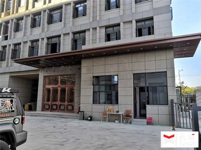 陜西科隆新材企業(yè)辦公樓銅門、自動(dòng)門